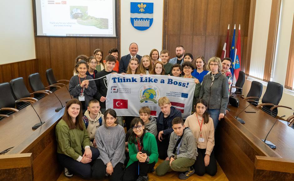 Школьникам из Польши и Турции рассказали о «зеленом» Даугавпилсе