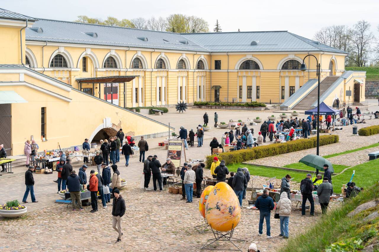 В Даугавпилсской крепости состоялся первый в этом году Блошиный рынок (фото)