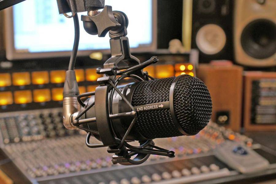 Национальный совет по электронным СМИ предлагает отказаться от радиорекламы и радиопередач на русском языке