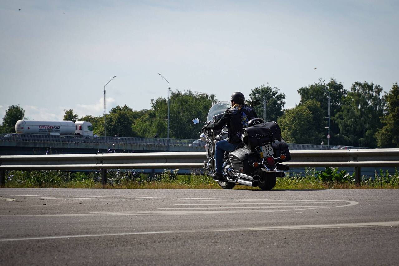 Полиция и медики призывают мотоциклистов позаботиться о безопасности на дороге