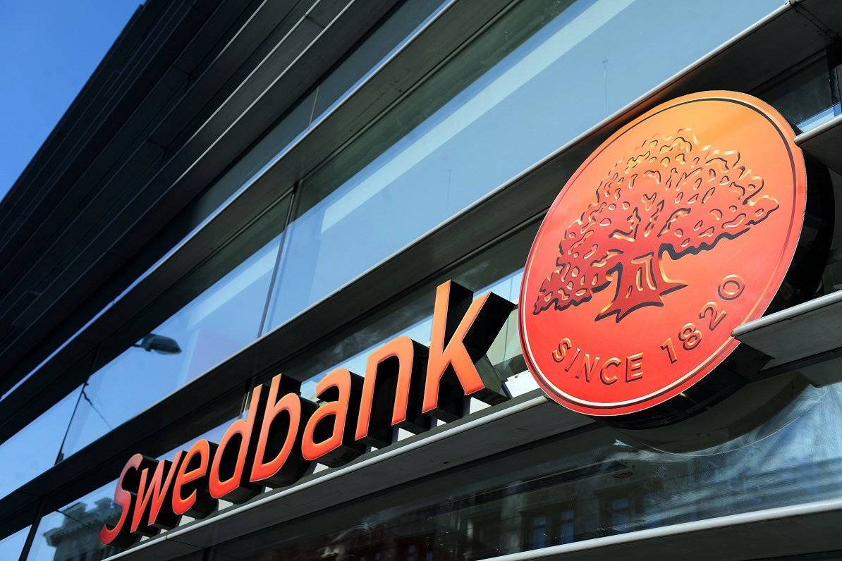 Swedbank перестал взимать комиссию за 10 ежемесячных платежей на счета других банков