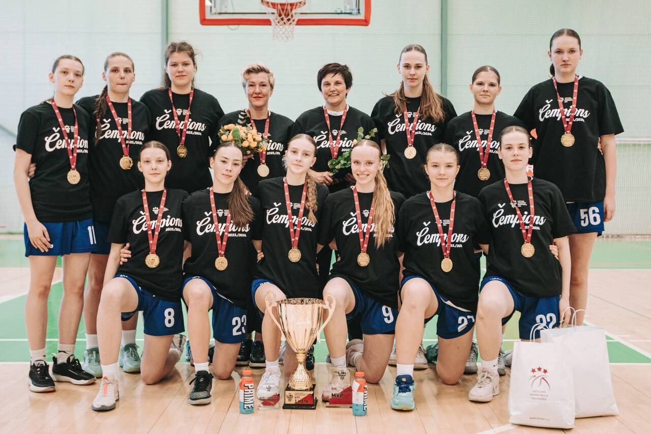 Воспитанницы Даугавпилсской спортивной школы одержали победу в финале Латвийской юношеской баскетбольной лиги U17