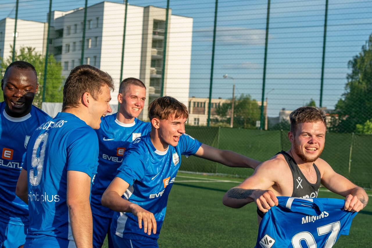 Футболисты BFC Daugavpils продолжают “зажигать” (фото)