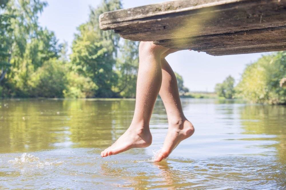 Что делать, если во время плавания ногу свело судорогой? Поясняет эксперт