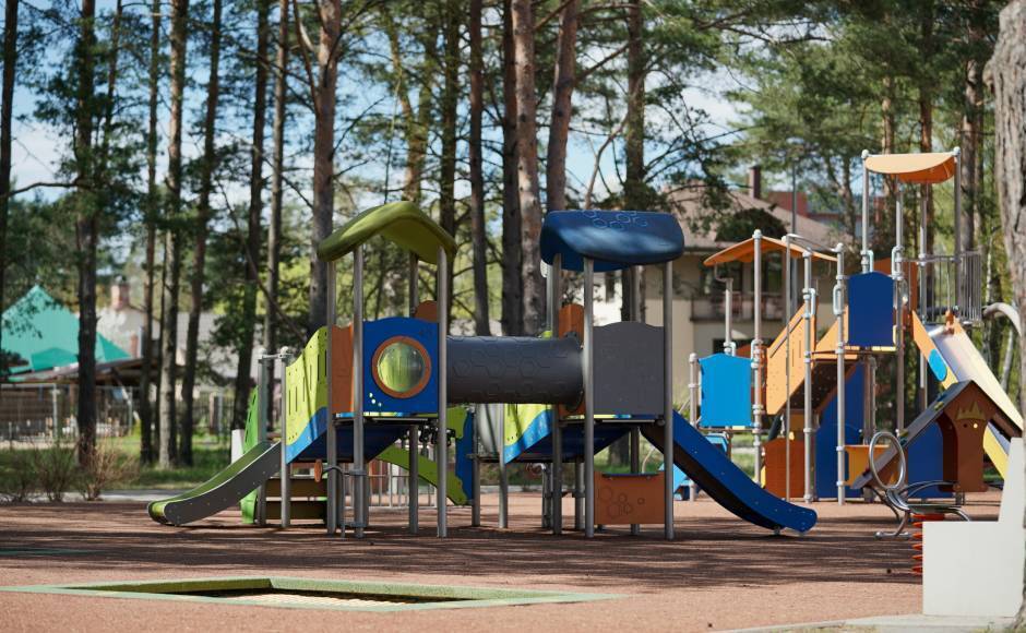 УКХ напоминает о правилах безопасности на детских площадках