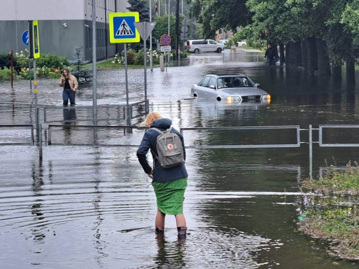 Последствия урагана: затоплено 140 гектаров территории Латвии