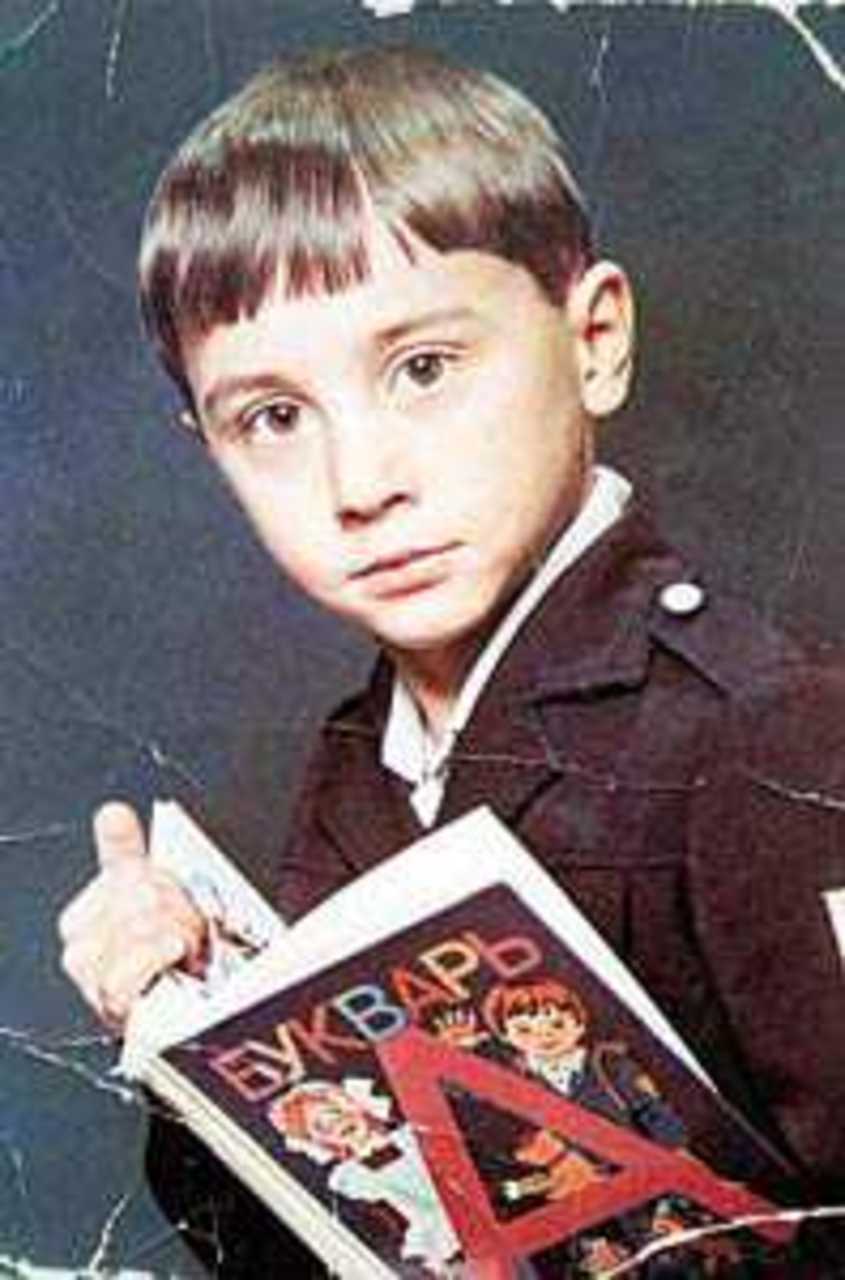 Фото первоклассника Белана, 1989 год.