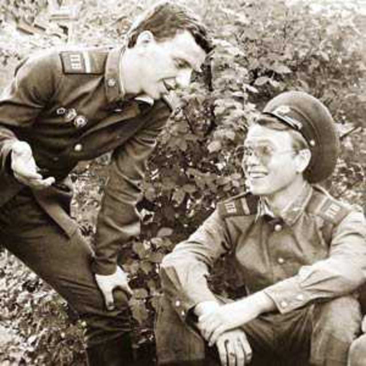 В 1978 году Владимир Шахрин (слева) и Владимир Бегунов ушли в армию.