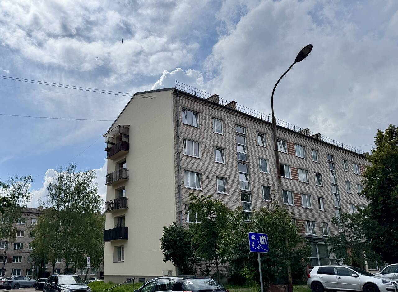 На фото результат утепления торцевых стен жилого дома на ул. Ятниеку, 81