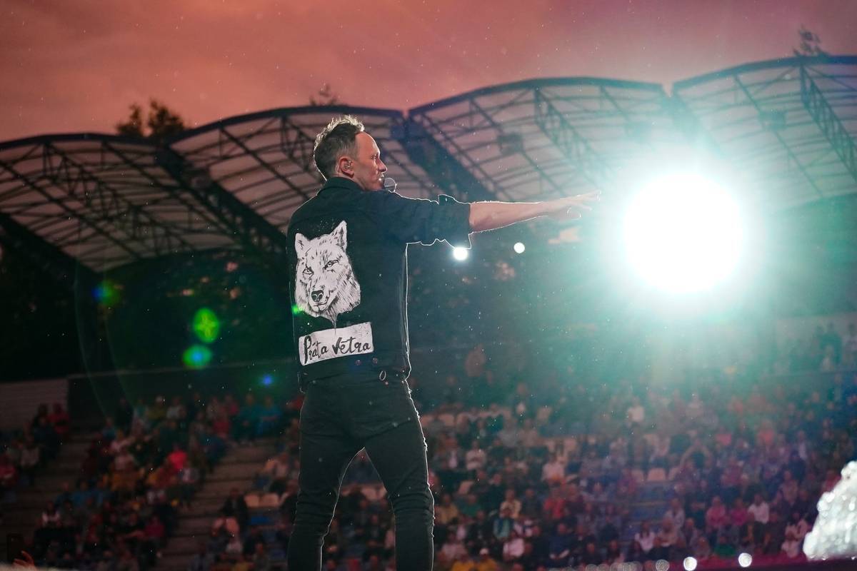 Policija v Jelgavi kaznovala pilote dronov na koncertu Prāta Vētra