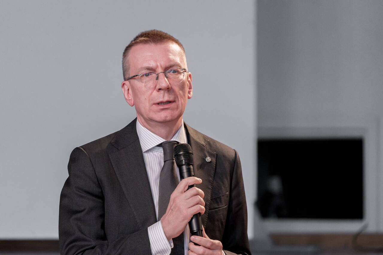 Более 55 тысяч латвийцев призвали президента не подписывать закон о выходе из Стамбульской конвенции