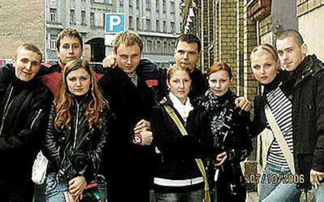 «Захватчики участка» после освобождения из полиции.