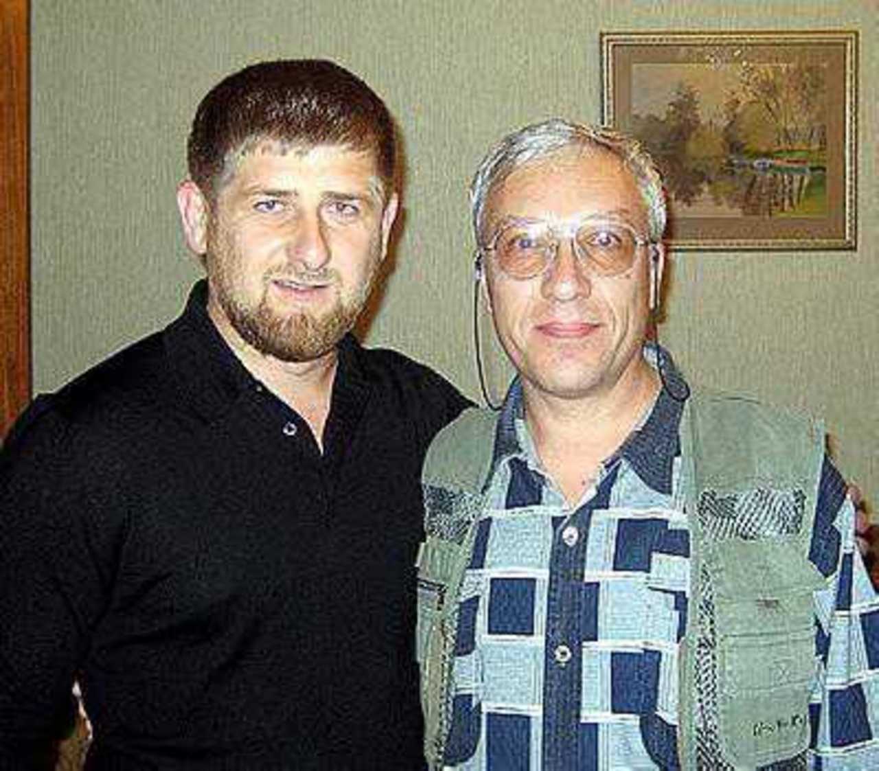 Совсем недавно при встрече с автором Рамзан Кадыров (слева) уверял, что не хочет становиться президентом.