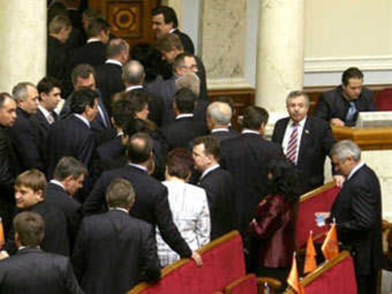 Бютовцы покидают заседание Рады.