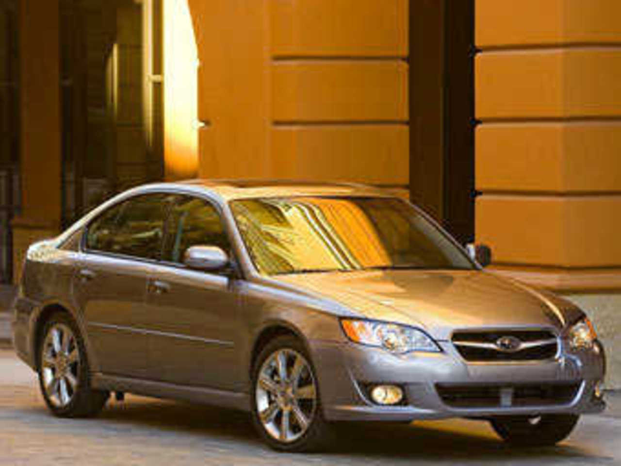 Subaru Legacy. Фото Subaru