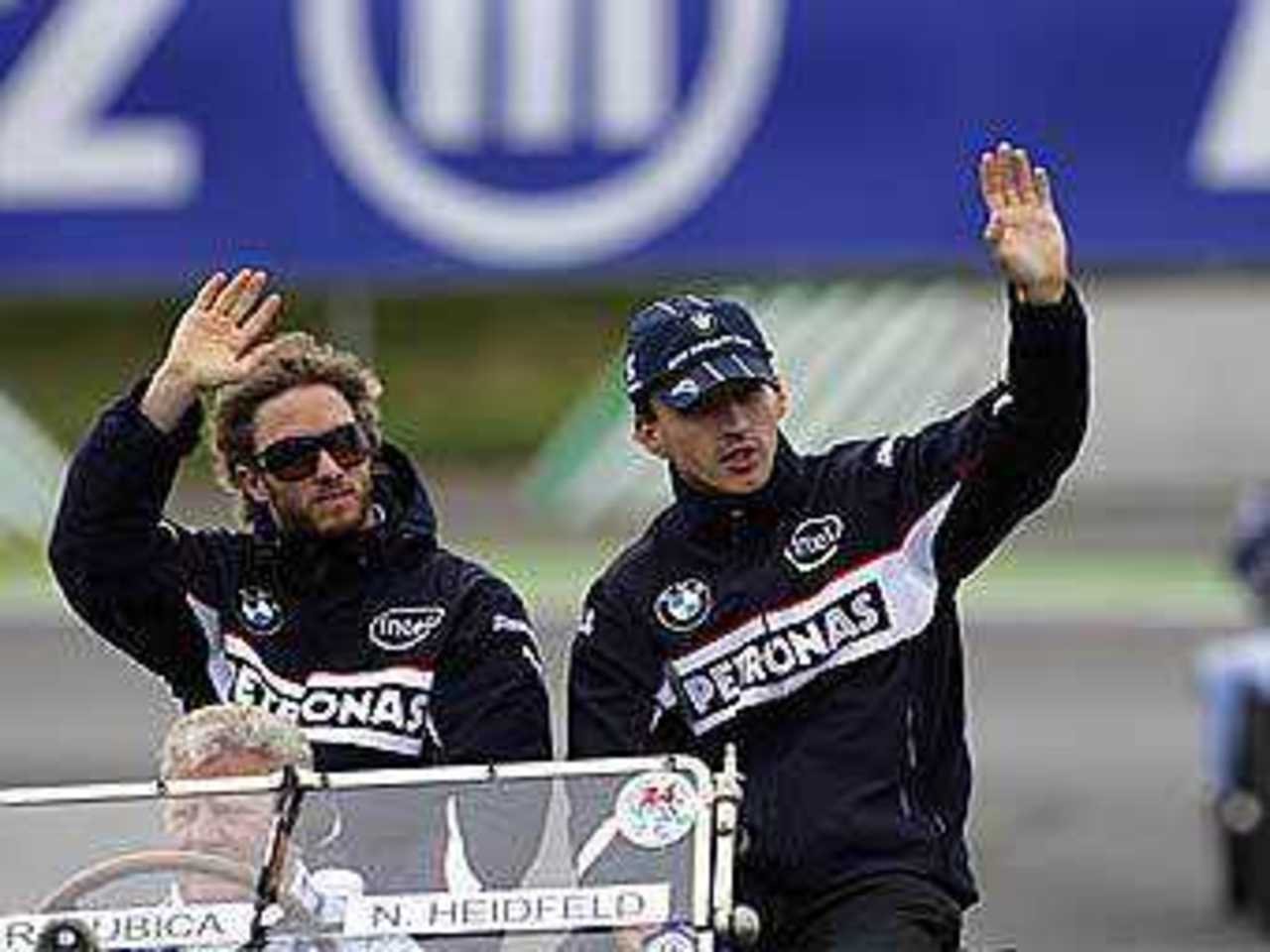 Хайдфельд и Кубица во время Гран-при Франции. Фото с сайта autosport.com