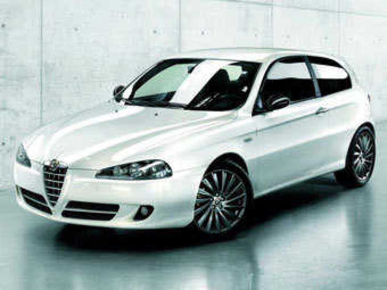 Alfa Romeo 147 C'N'C CoStume National. Фото Alfa Romeo