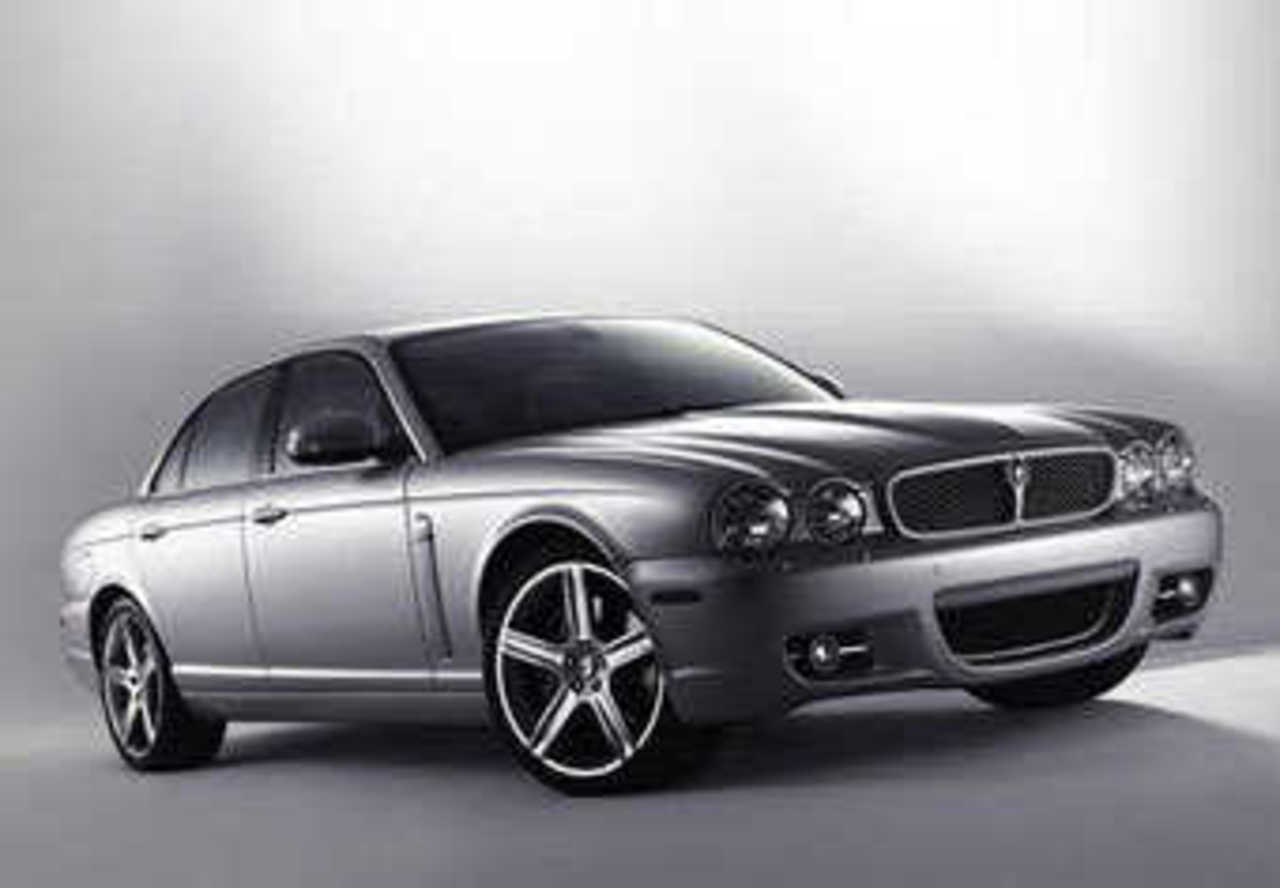 Jaguar XJ. Фото Jaguar