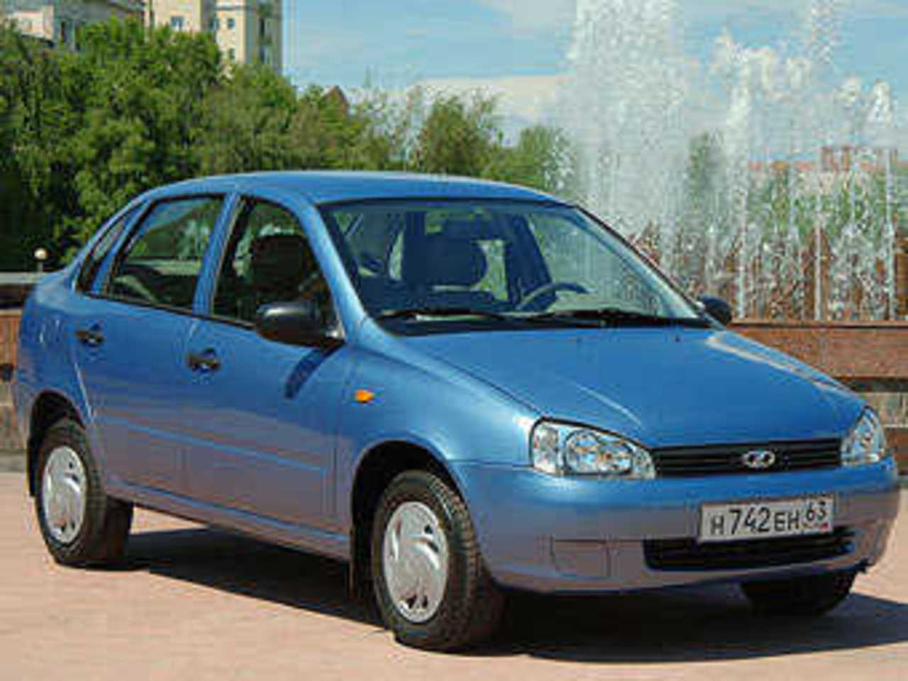 Lada Kalina. Фото компании "АвтоВАЗ"