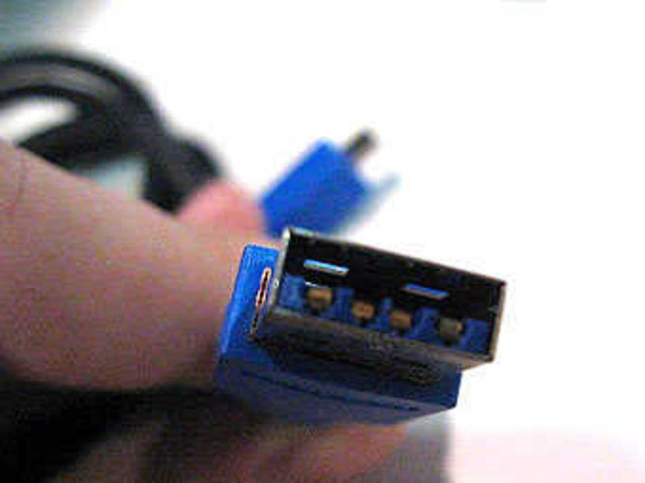 Коннектор USB 3.0. Фото с сайта engadget.com