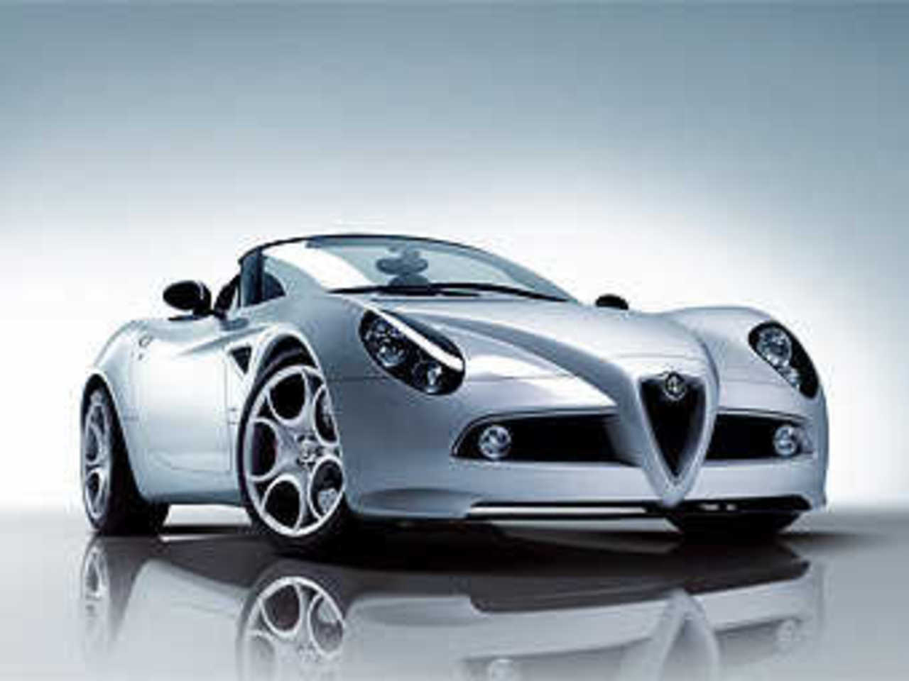 Alfa Romeo 8C Spider. Фото Alfa Romeo