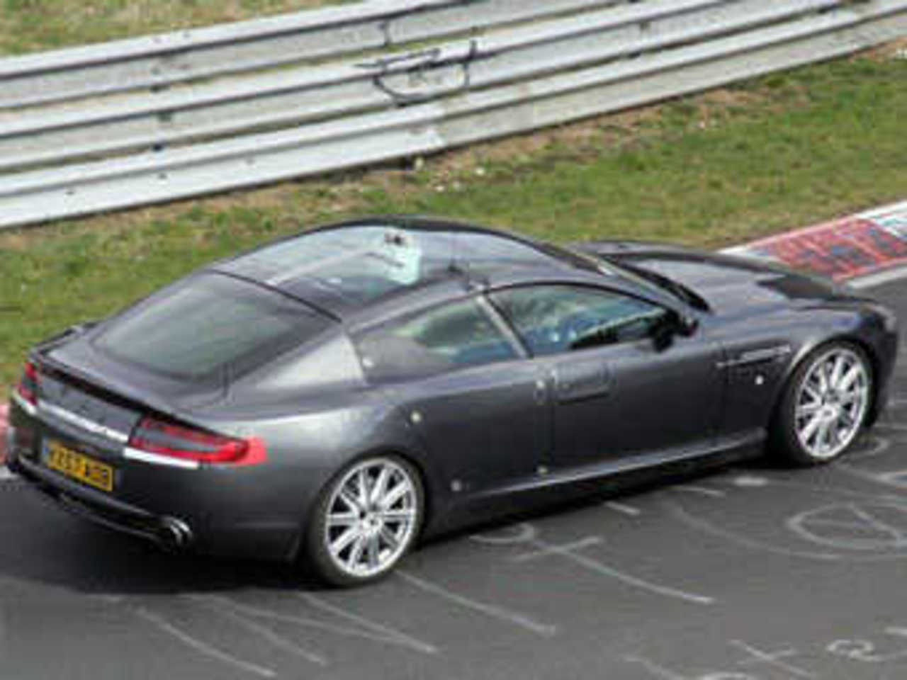 Aston Martin Rapide. Фото с сайта autoexpress.co.uk