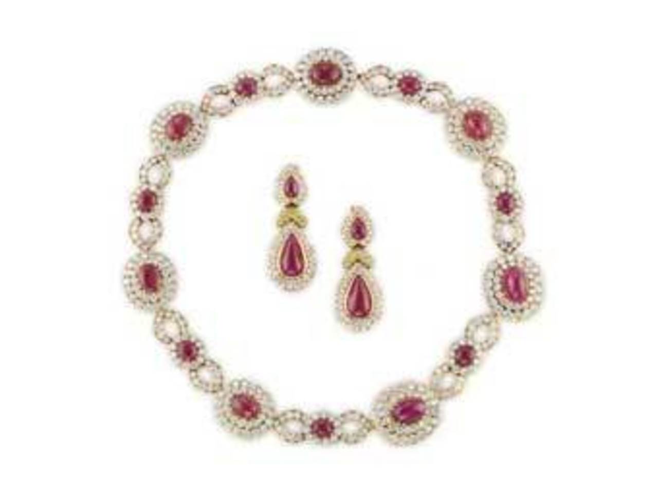Ожерелье и серьги от Van Cleef and Arpels из коллекции Онассис. Фото предоставлено Christie’s