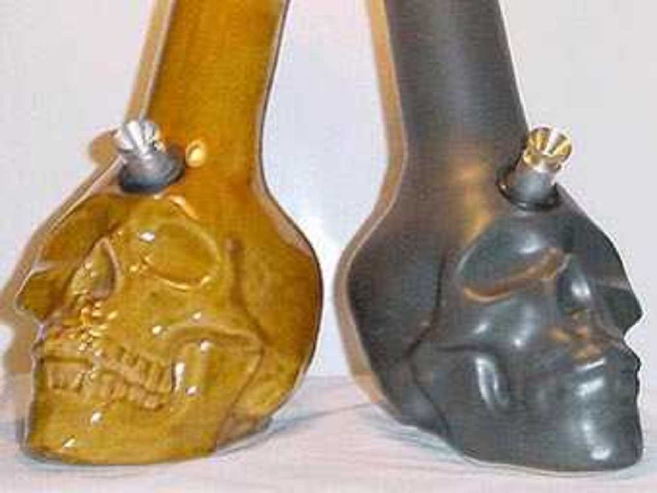 Курительные бонги в форме черепа. Фото с сайта www.bongshop.com
