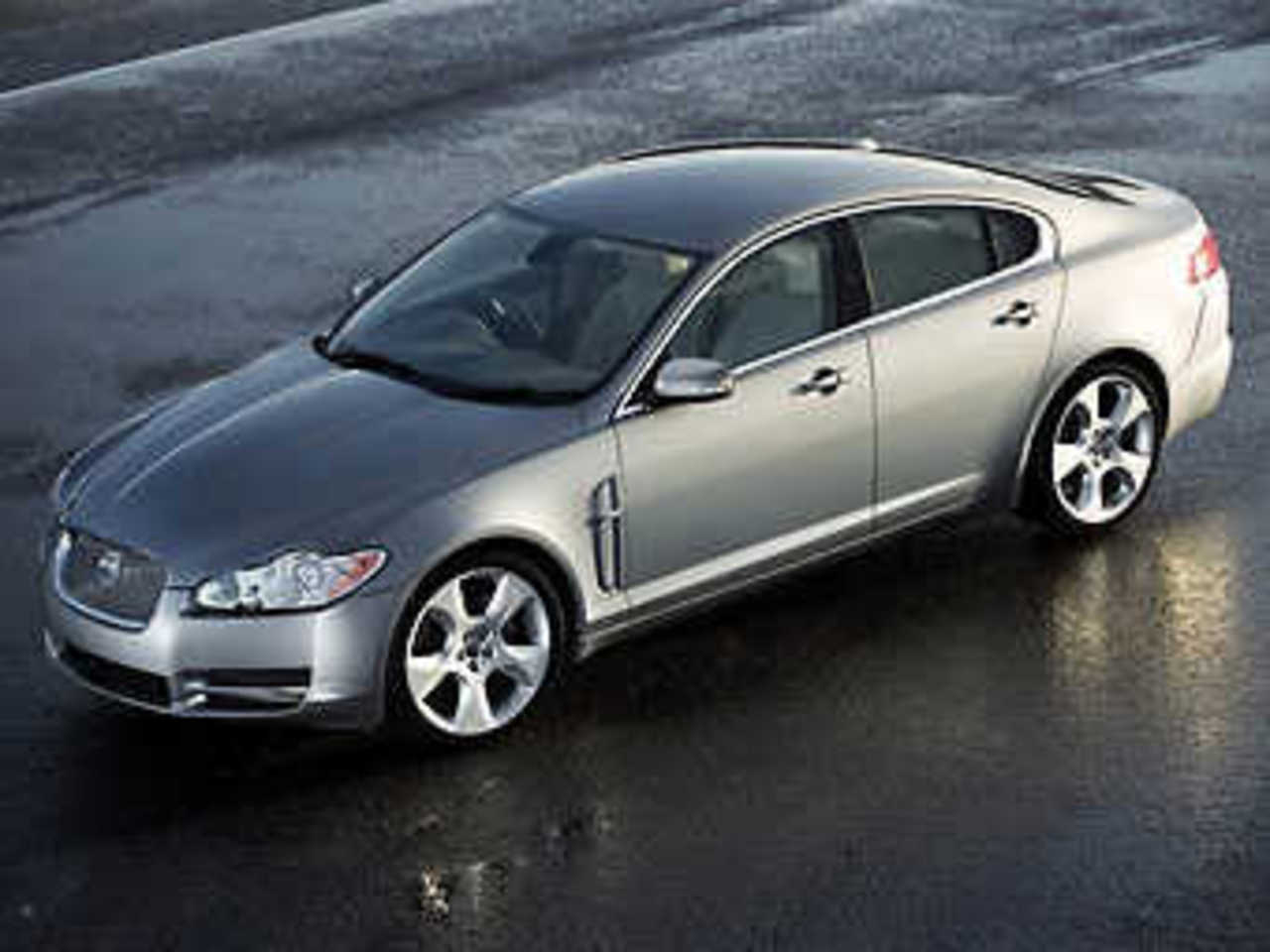 Jaguar XF. Фото Jaguar