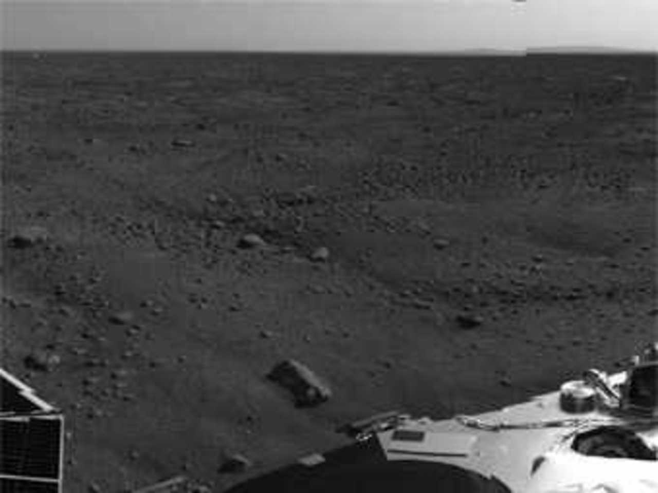 Cнимок, переданный зондом "Феникс" с Марса. Изображение с сайта NASA