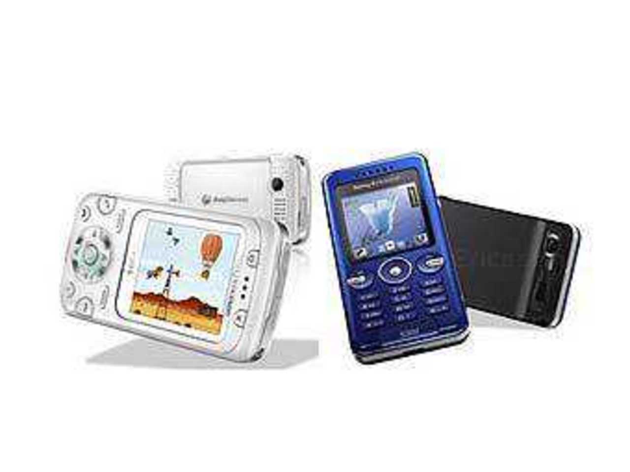 SonyEricsson F305 и S302. Фото с сайта ubergizmo.com