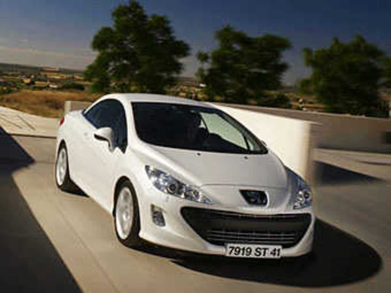 Peugeot 308 CC. Фото Peugeot