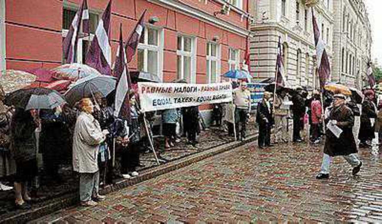 Участники пикета настроены решительно.