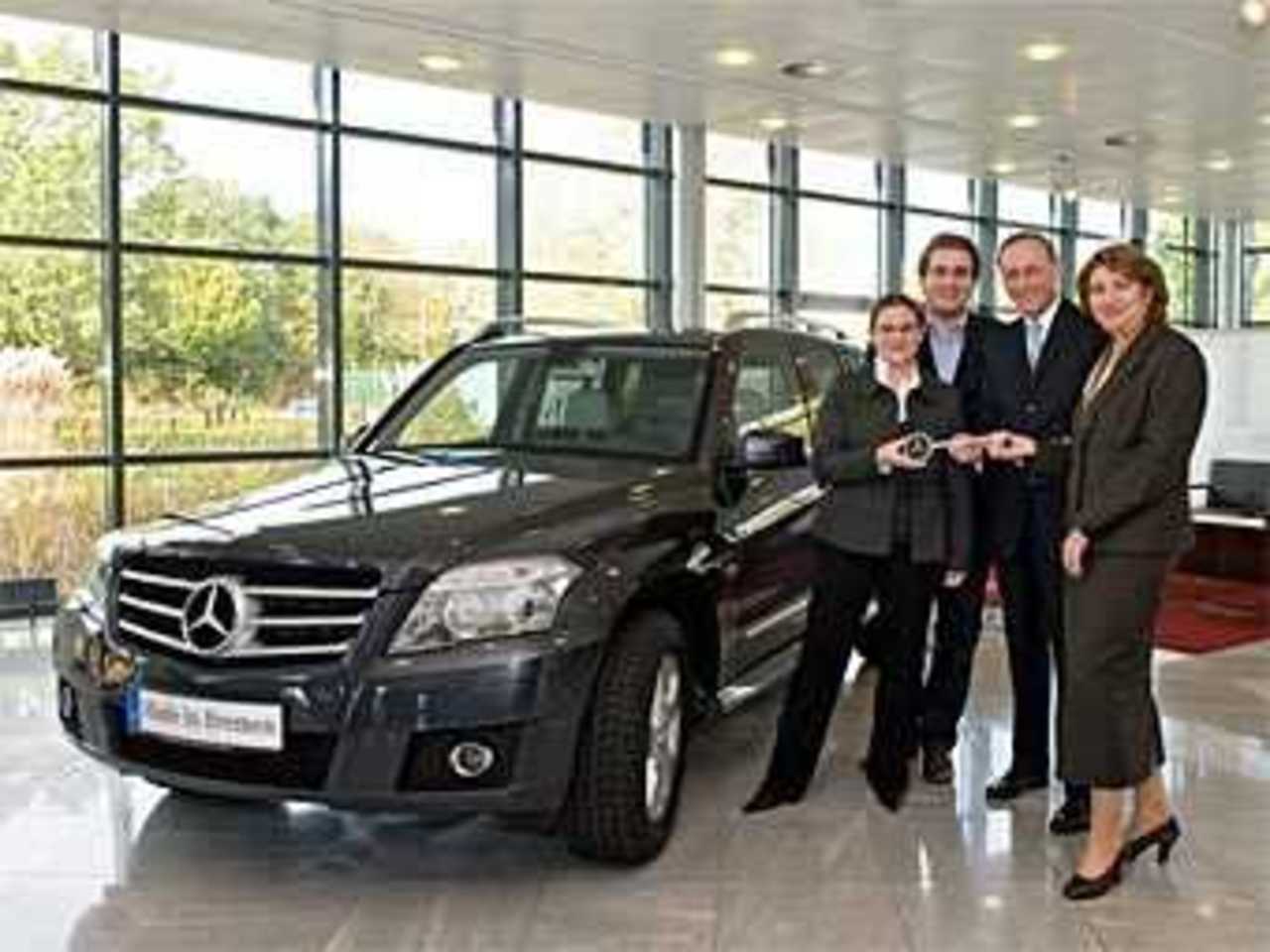 Mercedes-Benz GLK, Магдалена Дитц и представители компании Mercedes. Фото Mercedes-Benz
