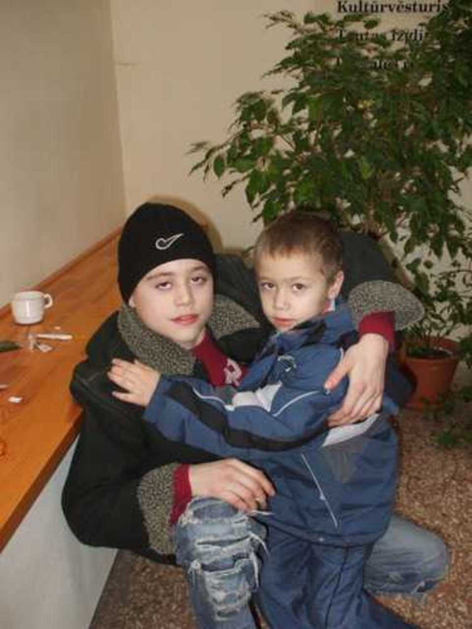 6-классник Максим и 5-летний Никита. Хочется, чтобы их будущее было светлым