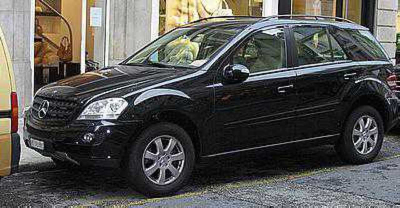 Жертвой угонщиков стал Mercedes ML 350.