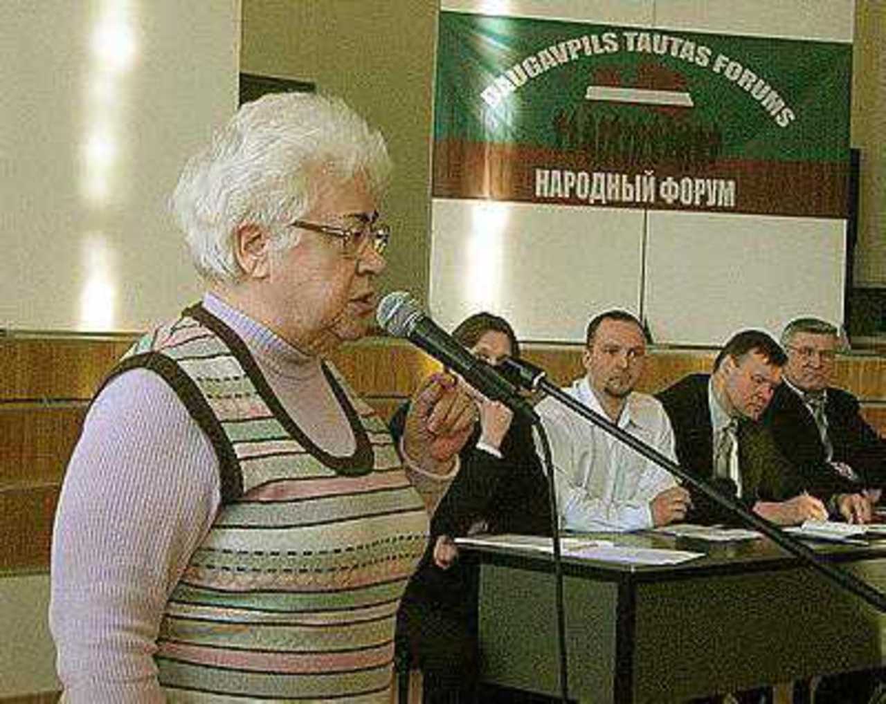 Выступает Римма Геллер. Фото автора.
