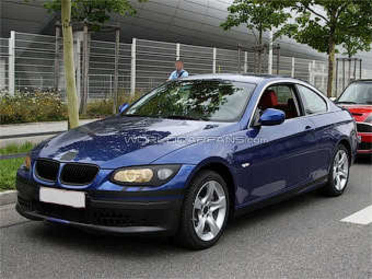 Шпионские снимки обновленных купе и кабриолета BMW 3-Series. Фото с сайта worldcarfans.com