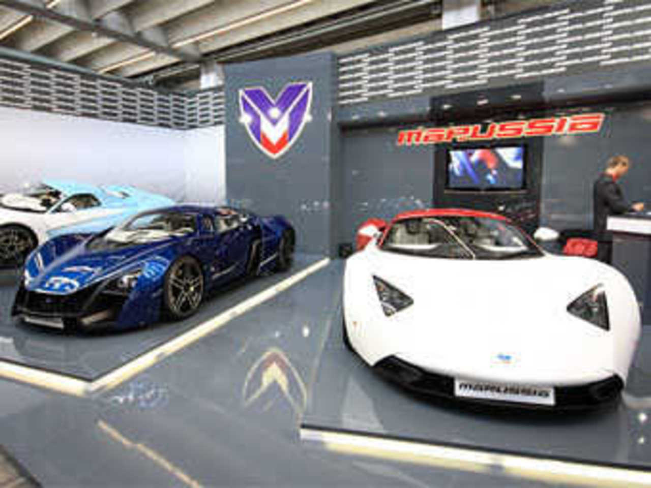 Marussia B2 (слева) и B1 (справа). Фото Ленты.Ру