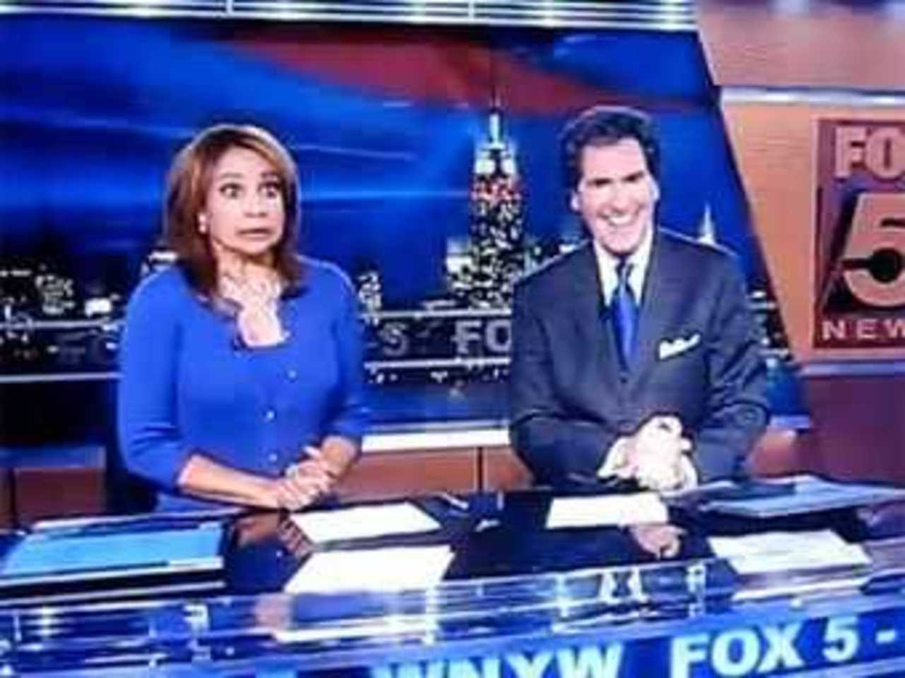 Эрни Анастос и его коллега после произнесенной фразы. Кадр телеканала FOX 5
