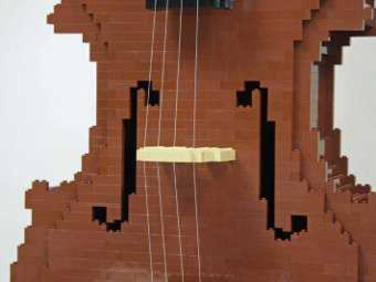Фрагмент лего-виолончели. Фото с сайта brickartist.com