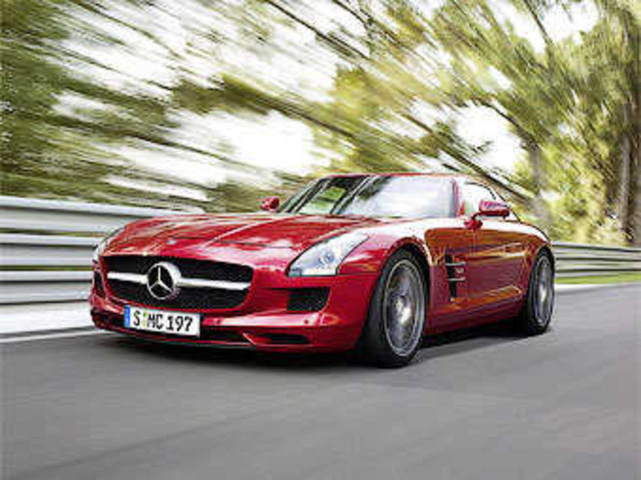 Бензиновая версия Mercedes-Benz SLS AMG. Фото Mercedes-Benz