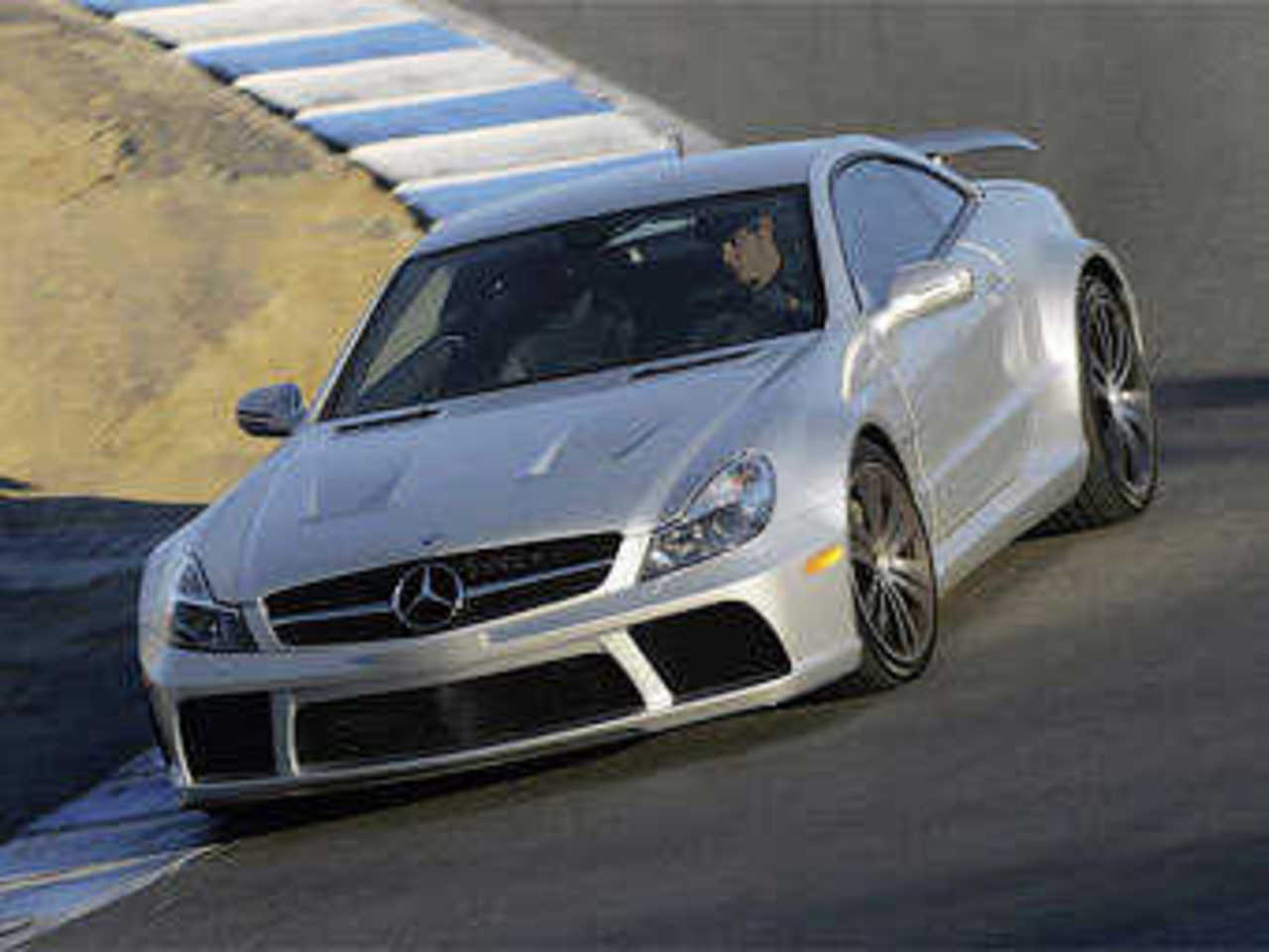 Mercedes-Benz SL65 AMG Black Series. Фото Mercedes-Benz