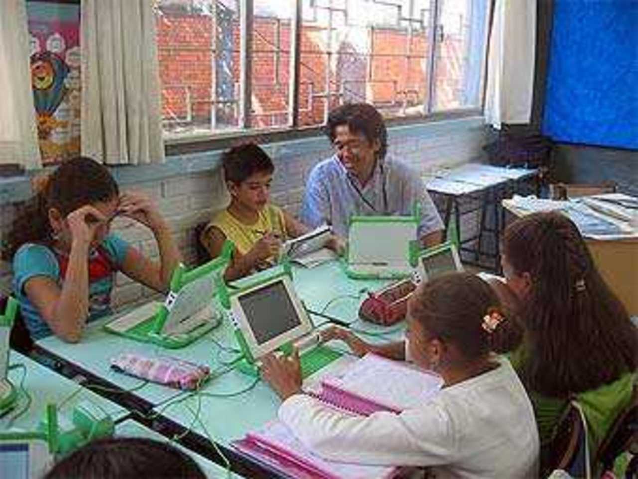 Класс, оснащенный OLPC XO-1. Фото с сайта olpc.com