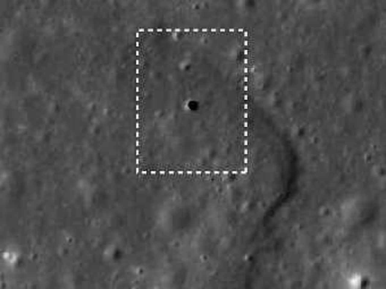 Обнаруженное учеными отверстие. Фото ISAS/JAXA/Junichi Haruyama et al.
