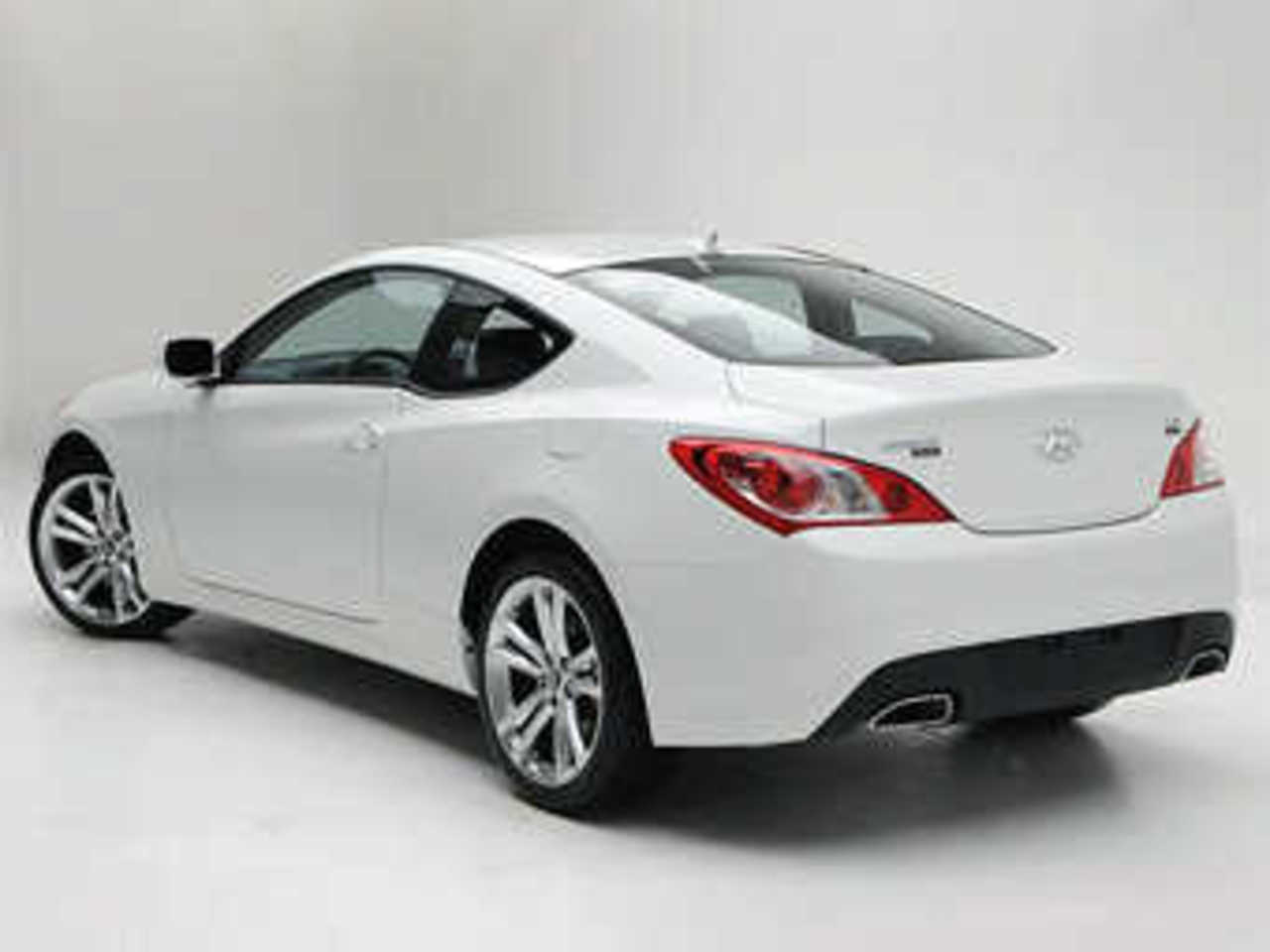 Hyundai Genesis R-Spec. Фото Hyundai