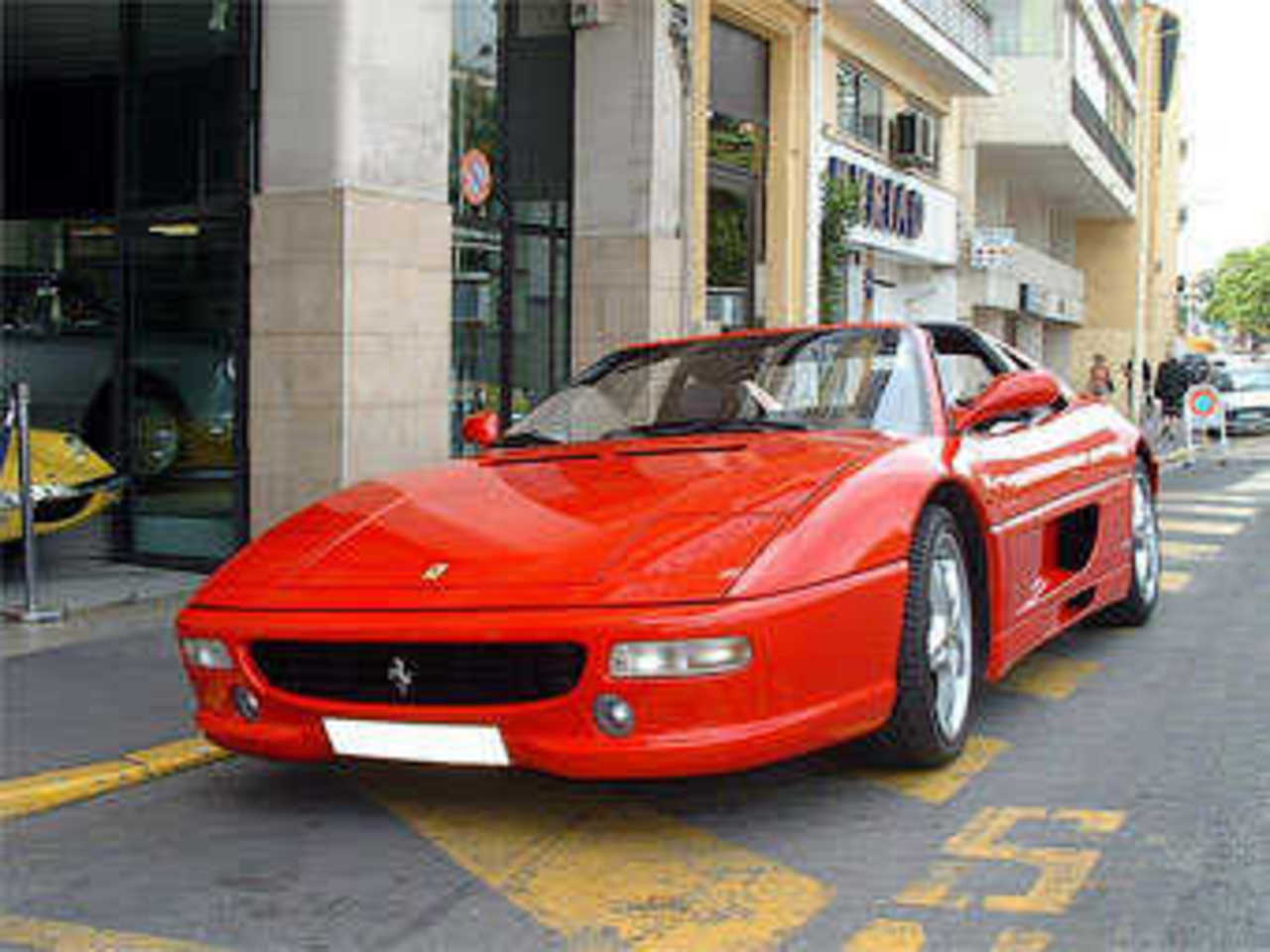 Ferrari 355. Фото с сайта autodrome-cannes.com