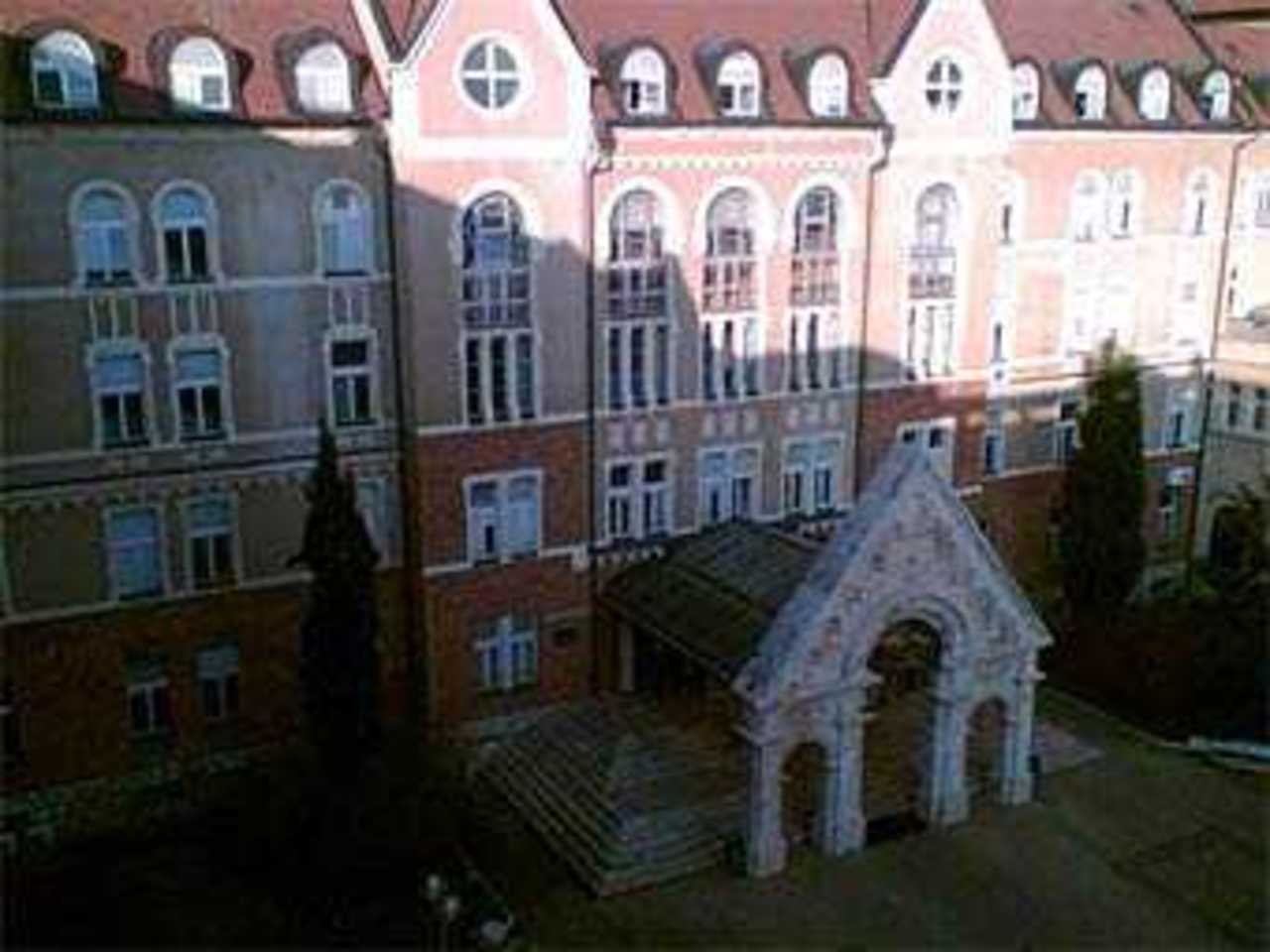 Университет города Печ. Фото пользователя Dawid_TT_ с сайта panoramio.com