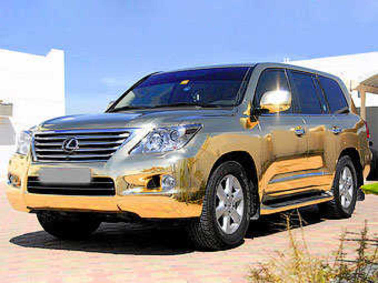Lexus LX 570 с хромированным кузовом с добавлением золота. Фото с сайта lexusenthusiast.com