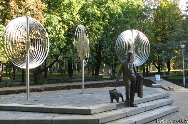 Памятник П.Дубровину